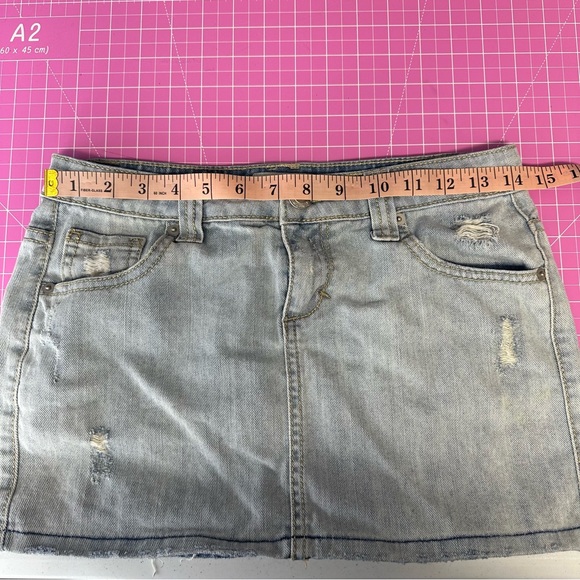 SO Women's Distressed Light Wash Denim Mini Skirt - Picture 8 of 9